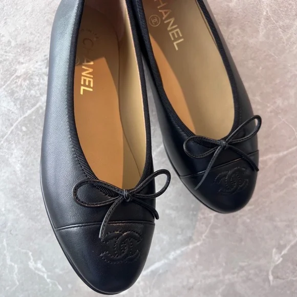 CHANEL Black Leather CC Embossed Bow Ballet Flats - Picture 3 of 6